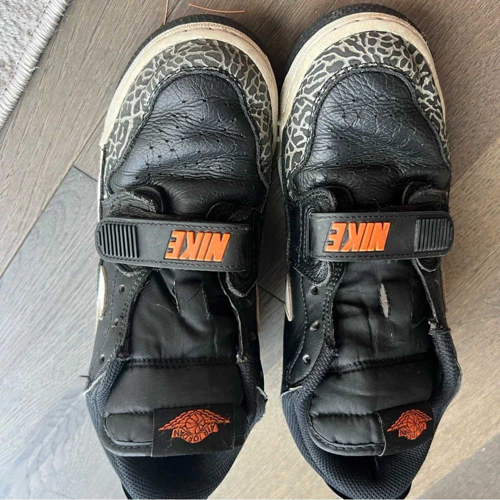 Air Jordan Legacy 312 Low Big Kids' Shoes (CD9054-018 Black/Orange Size 6.5 Y